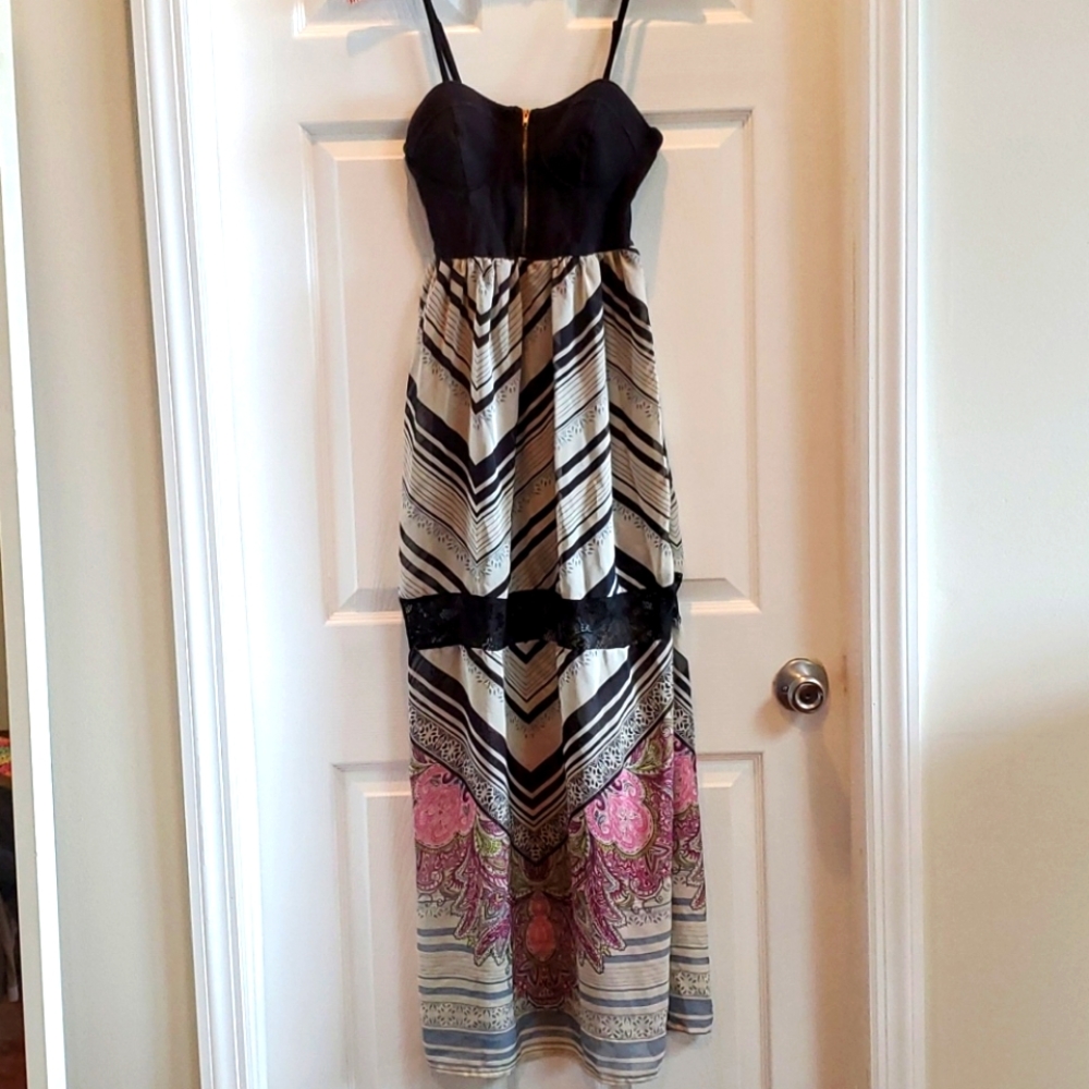 ADORABLE CORSETED MAXI DRESS! SZ S